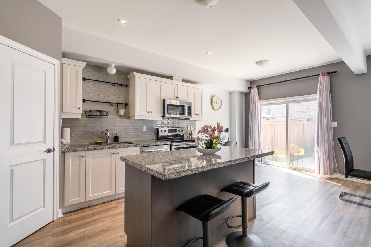 Modern Hamilton Homes Lake Ontario Shore By Globalstay Exterior foto